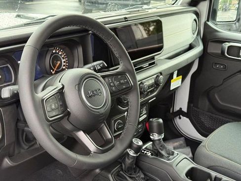 New 2025 Jeep Gladiator Willys image 19