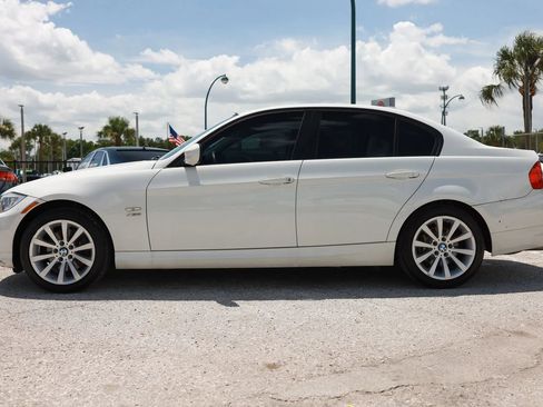 Used 2011 BMW 328i xDrive Sedan AWD/4WD image 3