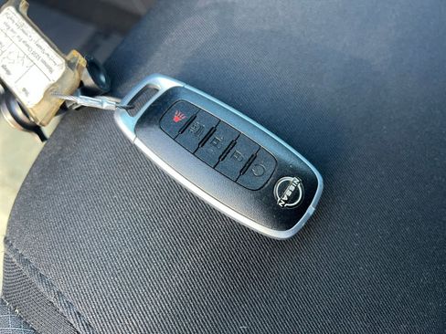 Used 2025 Nissan Pathfinder SV image 23