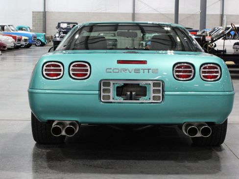 Used 1991 Chevrolet Corvette Coupe RWD image 32