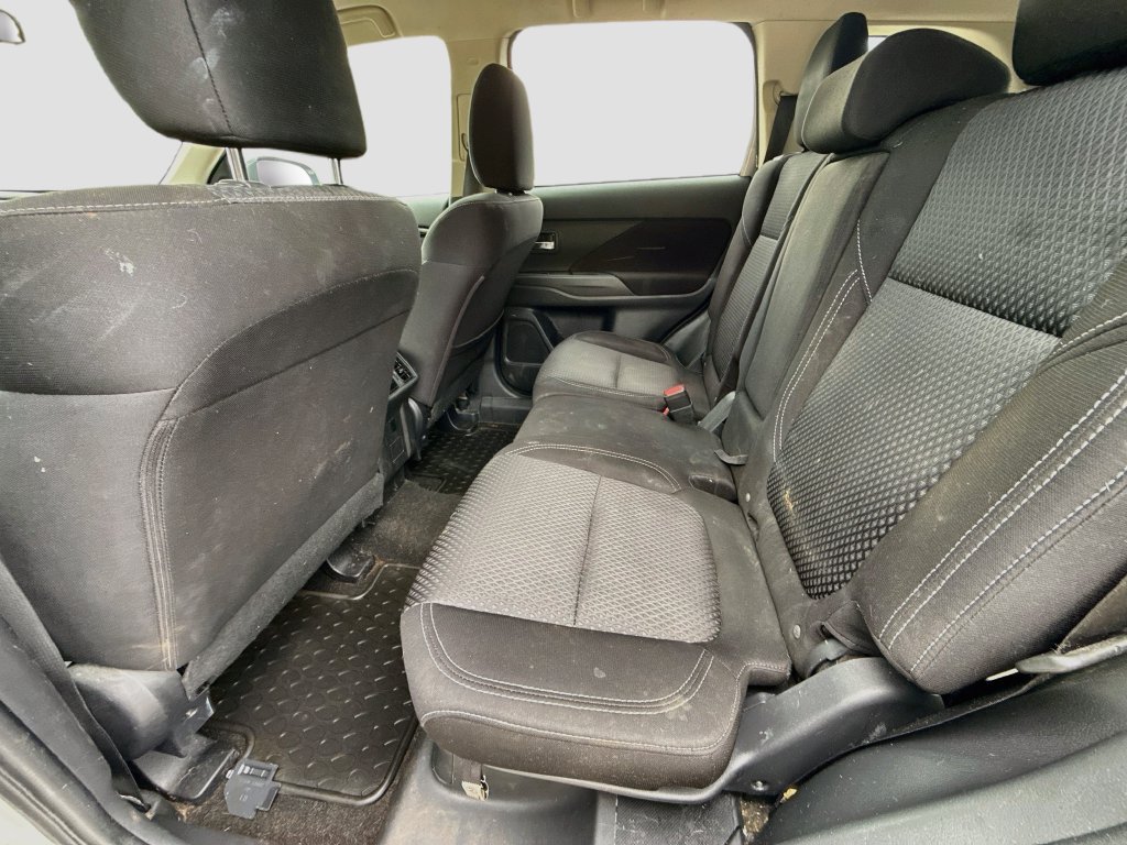 Used 2020 Mitsubishi Outlander ES FWD image 26