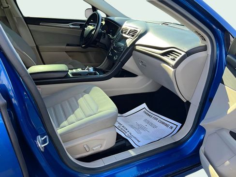 Used 2017 Ford Fusion SE image 14