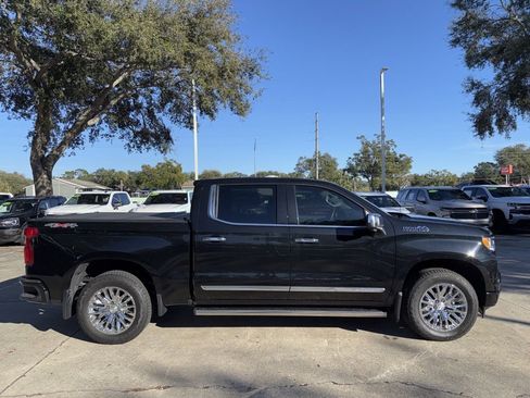 Used 2023 Chevrolet Silverado 1500 High Country w/ Technology Package image 2