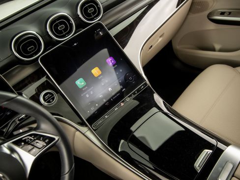 Used 2025 Mercedes-Benz GLC 300 image 28
