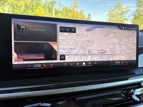 Used 2024 BMW X5 sDrive40i w/ M Sport Package RWD image 25