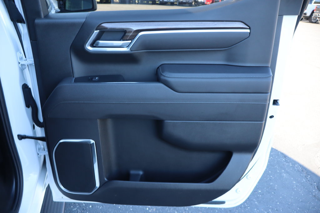 Used 2025 Chevrolet Silverado 1500 RST AWD/4WD image 23