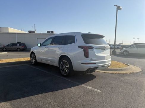 Used 2022 Cadillac XT6 Premium Luxury w/ Platinum Package AWD/4WD image 2