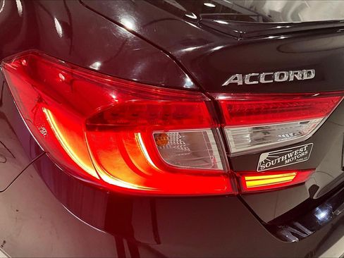 Used 2018 Honda Accord Sport image 23