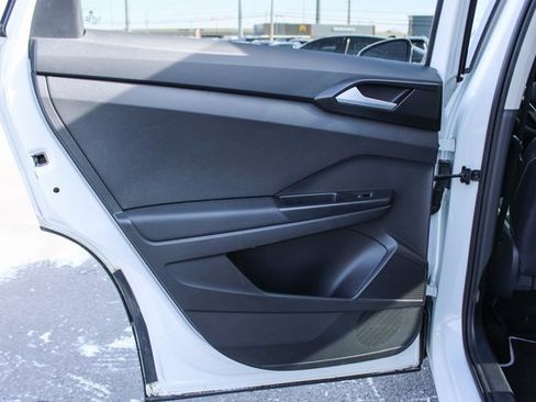 Used 2022 Volkswagen Taos SEL image 32