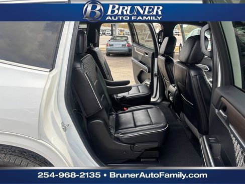 Used 2024 GMC Acadia Denali image 16