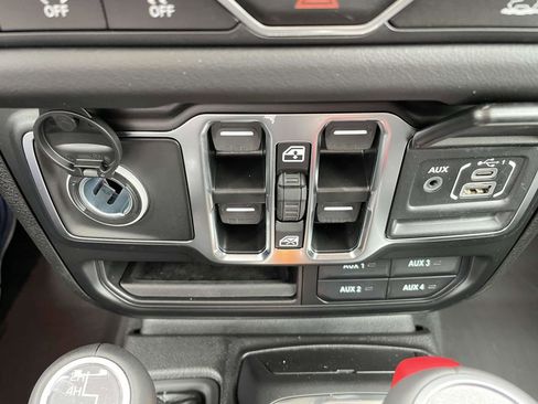 New 2025 Jeep Gladiator Sport w/ Premium Package image 20