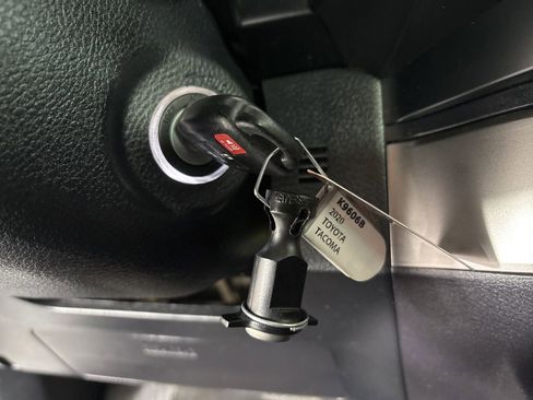 Used 2020 Toyota Tacoma SR image 15