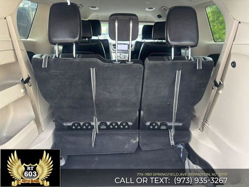 Used 2024 Chrysler Pacifica Touring-L FWD image 7
