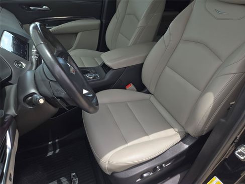 Certified 2023 Cadillac XT4 Luxury w/ Cold Weather Package FWD image 11