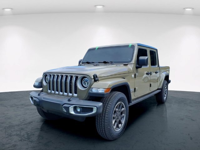 Used 2020 Jeep Gladiator Overland w/ Cold Weather Group AWD/4WD image 3