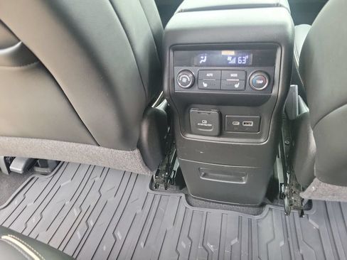 Used 2021 GMC Acadia Denali w/ Denali Technology Package FWD image 26