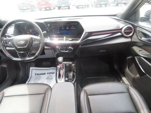 Used 2025 Chevrolet Trax RS w/ Sunroof Package FWD image 26