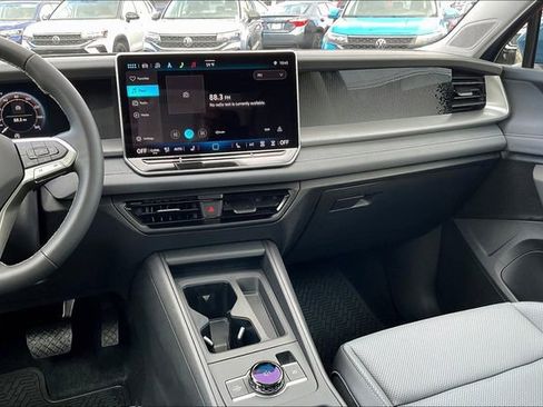 New 2025 Volkswagen Tiguan SE AWD/4WD image 8
