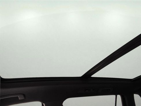 Used 2021 Volkswagen Tiguan SE R-Line image 26