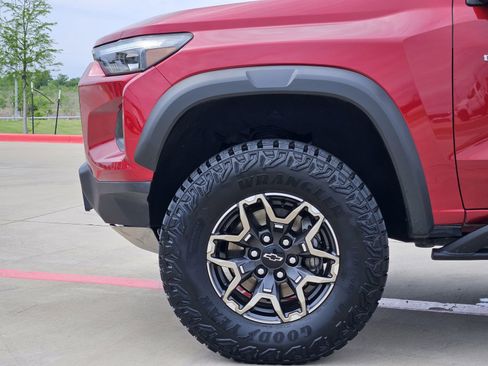 Certified 2024 Chevrolet Colorado ZR2 w/ Technology Package AWD/4WD image 13