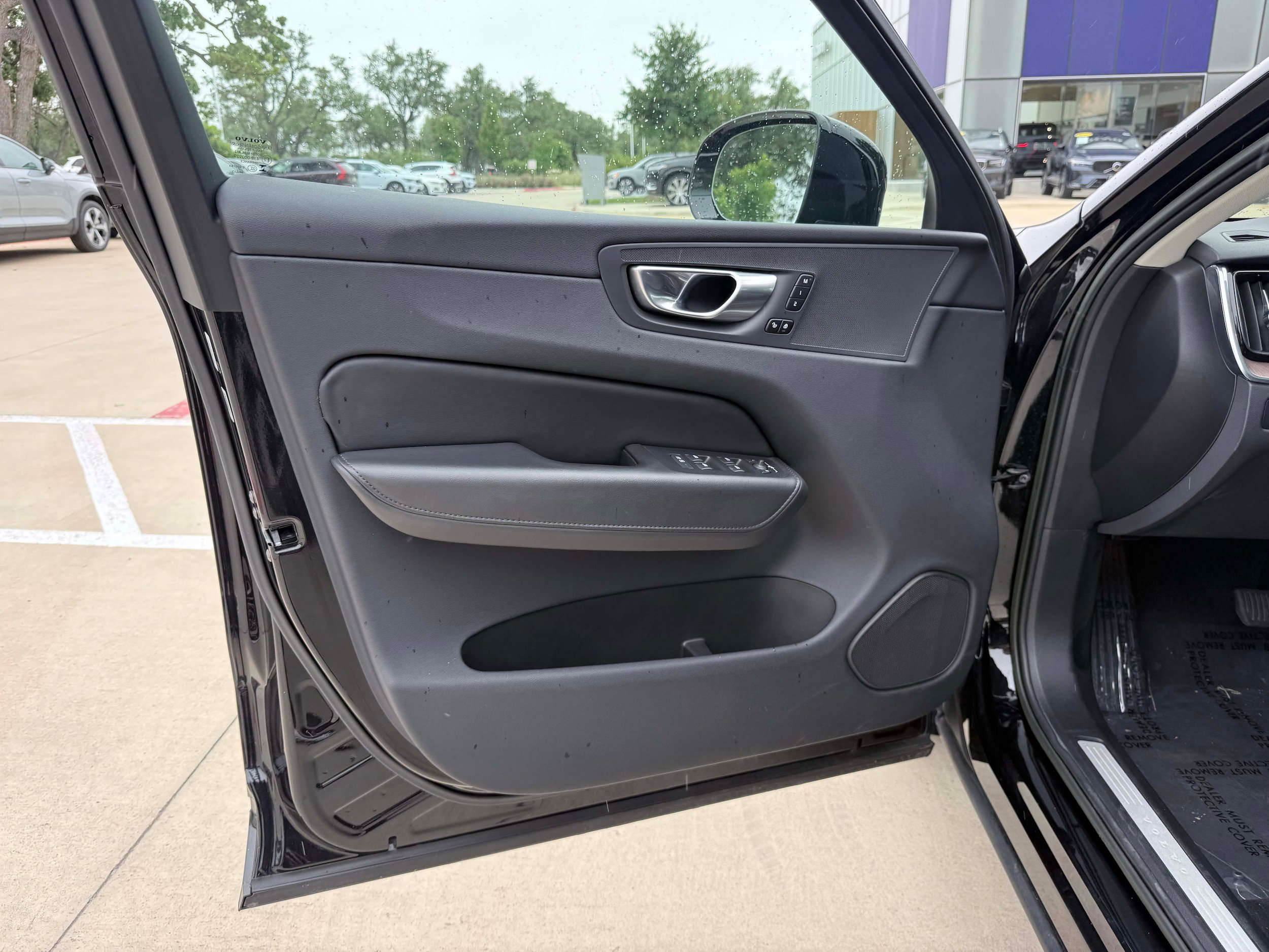 Certified 2023 Volvo XC60 B5 Plus AWD/4WD image 10