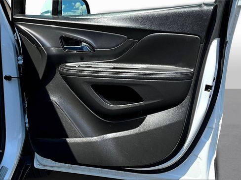 Used 2020 Buick Encore Preferred w/ Safety Package image 17