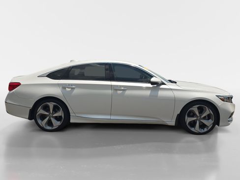 Used 2020 Honda Accord Touring image 2