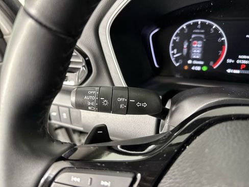 Used 2025 Honda Pilot EX-L image 17