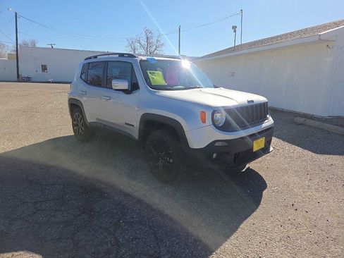 Used 2018 Jeep Renegade Altitude image 7