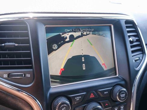 Used 2015 Jeep Grand Cherokee Altitude AWD/4WD image 26