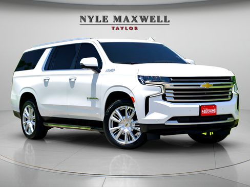 Used 2024 Chevrolet Suburban High Country RWD image 1