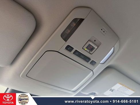 Used 2023 Toyota Highlander LE AWD/4WD image 28