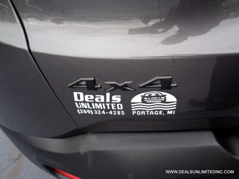 Used 2017 Jeep Renegade Altitude image 6