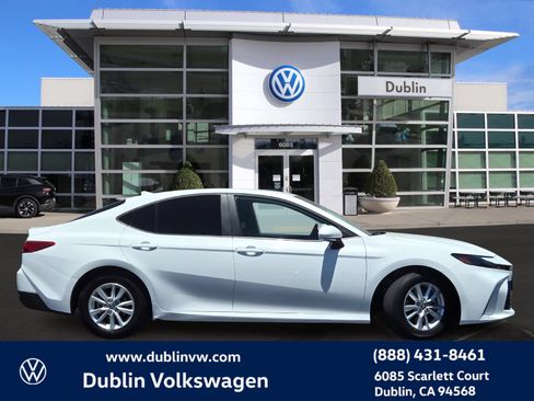 Used 2025 Toyota Camry LE FWD image 3