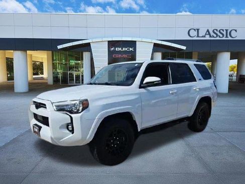 Used 2024 Toyota 4Runner SR5 Premium w/ Moonroof Package RWD image 4