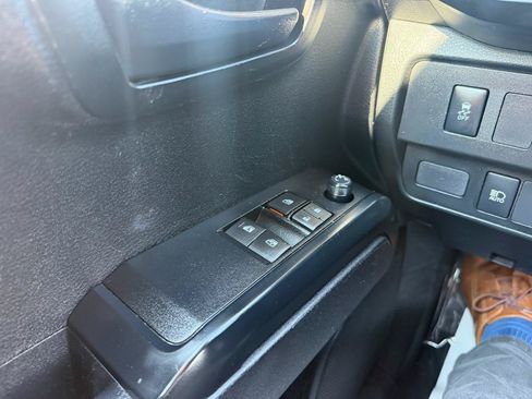 Used 2022 Toyota Tacoma SR RWD image 18