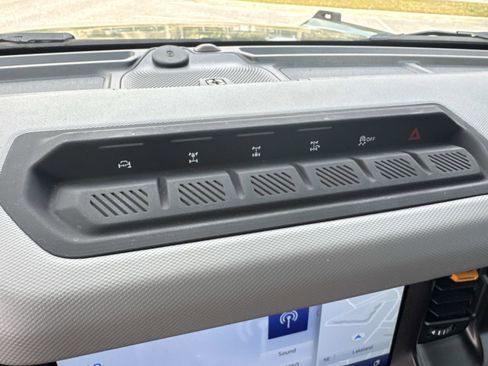 Used 2023 Ford Bronco Badlands image 21