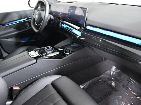 Used 2025 BMW i5 eDrive40i image 28