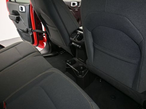 Used 2024 Jeep Wrangler Unlimited Sport AWD/4WD image 12