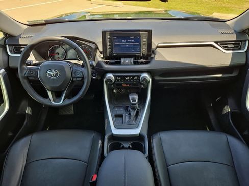 Used 2020 Toyota RAV4 XLE Premium FWD image 14