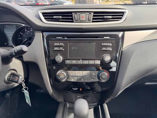 Used 2016 Nissan Rogue S AWD/4WD image 19