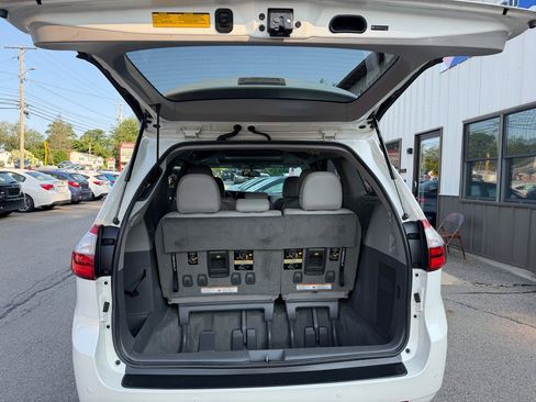 Used 2015 Toyota Sienna XLE Premium FWD image 8