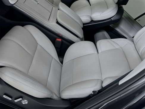 Used 2025 Lincoln Navigator Reserve image 19