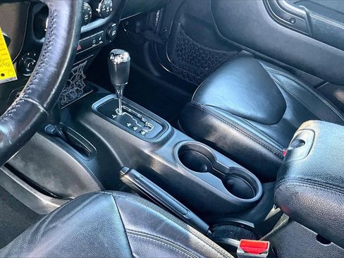 Used 2017 Jeep Wrangler Unlimited Sahara image 14