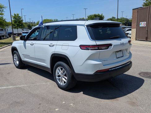Used 2024 Jeep Grand Cherokee L Laredo w/ Luxury Tech Group I RWD image 6