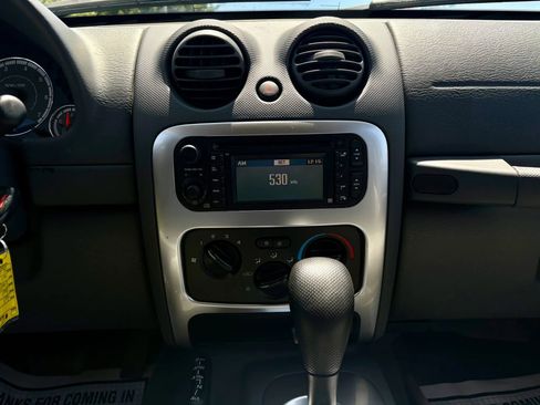 Used 2005 Jeep Liberty Limited AWD/4WD image 33