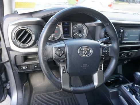 Used 2018 Toyota Tacoma SR5 RWD image 13