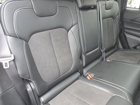 Used 2024 Jeep Grand Cherokee Altitude image 23