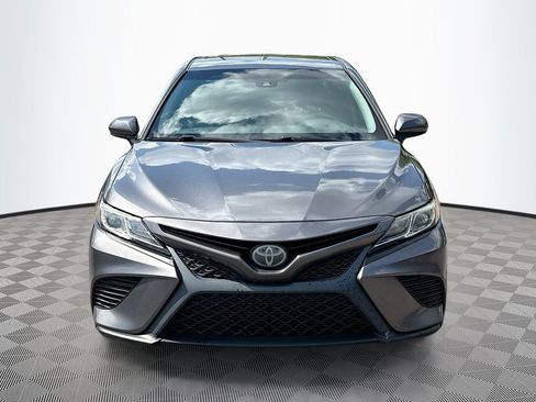 Used 2020 Toyota Camry SE FWD image 2