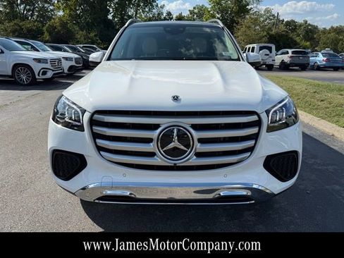 Used 2026 Mercedes-Benz GLS 450 4MATIC image 2